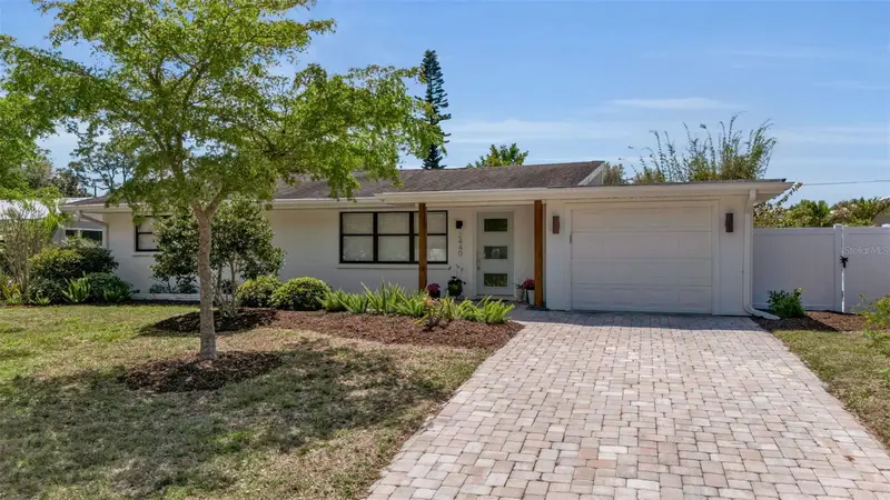 2440 Valencia Dr, FL