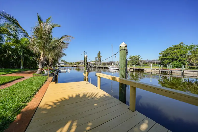104 Free Ct Se, FL