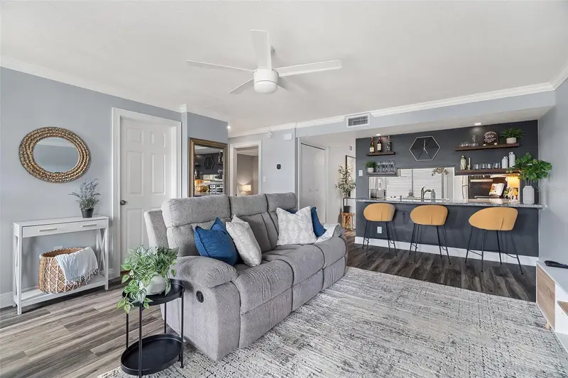 200 International Dr #716, FL