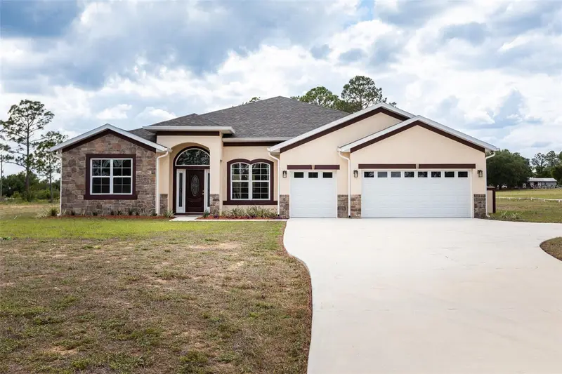 41289 County Road 452, FL