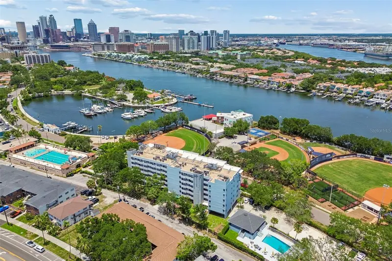 160 Columbia Dr #206, FL