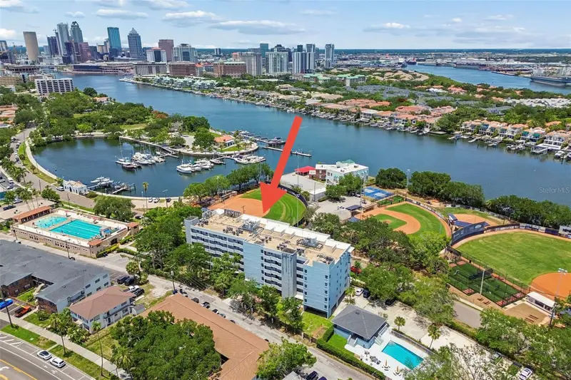 160 Columbia Dr #206, FL