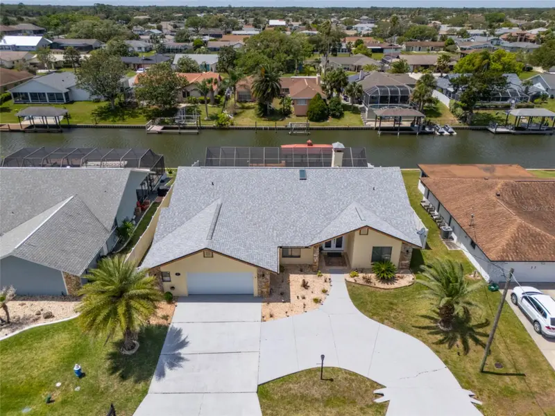 18 Classic Ct S, FL