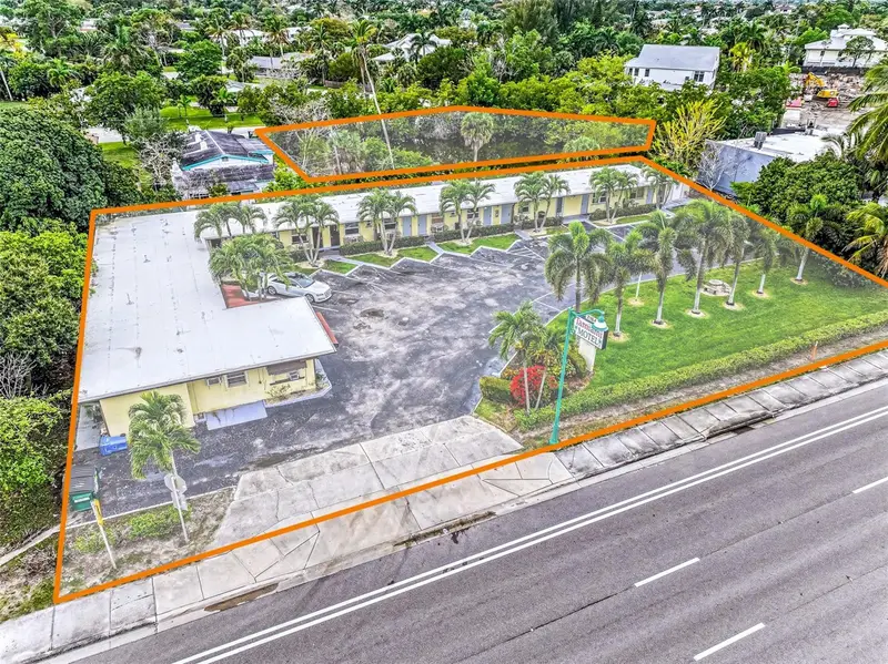 2164 Tamiami Trl E, FL