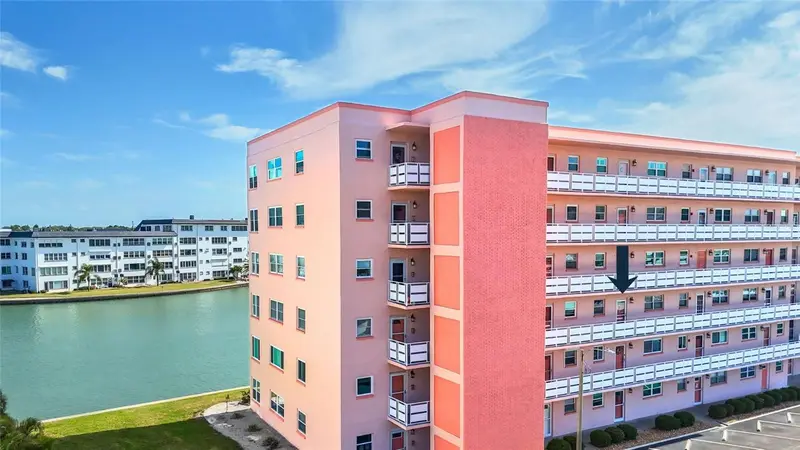 6025 Shore Blvd S #303, FL