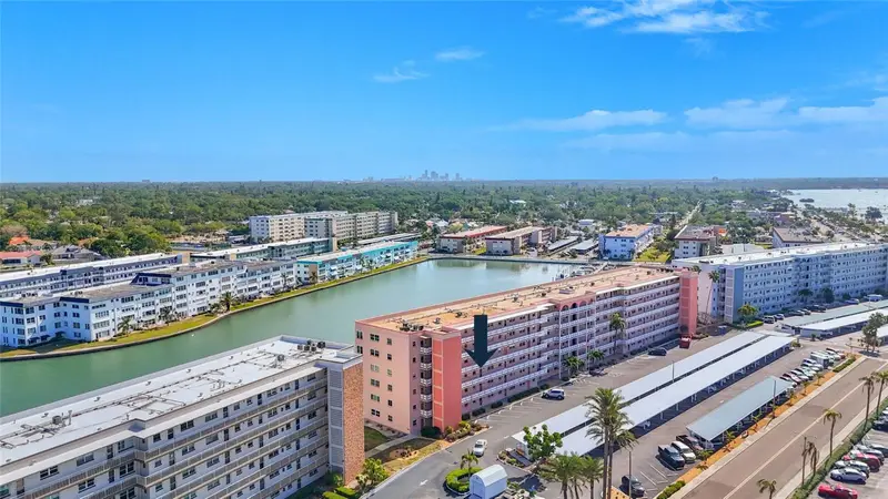 6025 Shore Blvd S #303, FL