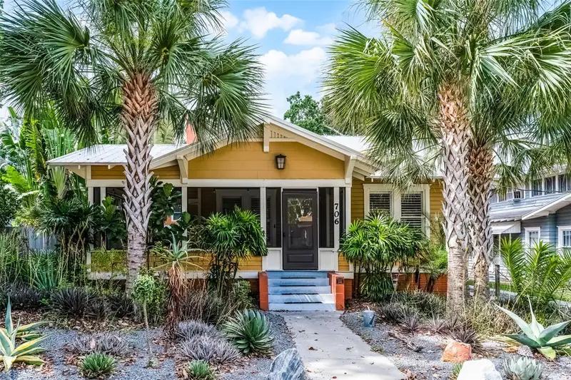 706 Hillcrest St, FL