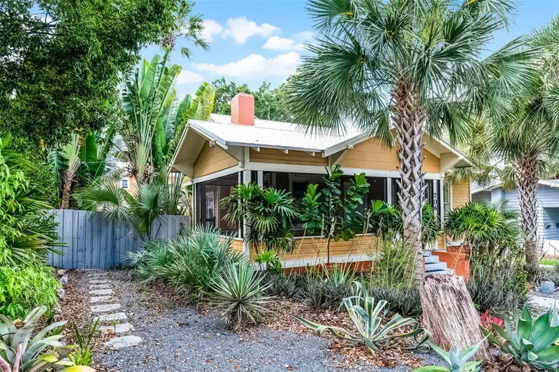 706 Hillcrest St, FL