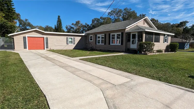 848 Valencia St E, FL
