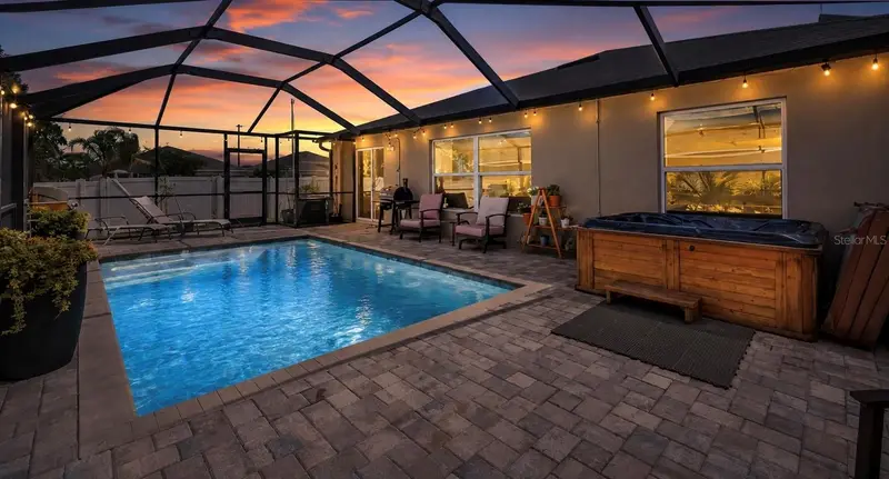 936 Zone Tailed Hawk Pl, FL