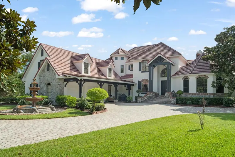 9011 Pinnacle Cir, FL