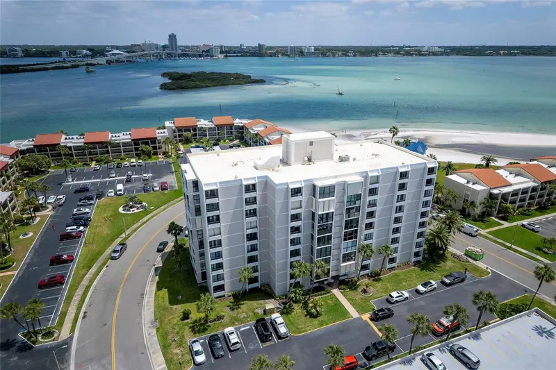 855 Bayway Blvd #308, FL