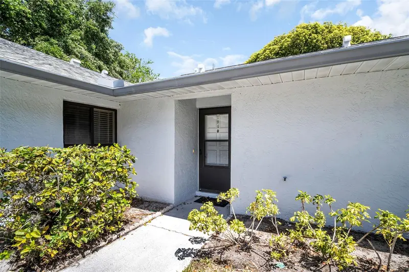 2765 Countryside Blvd #104, FL