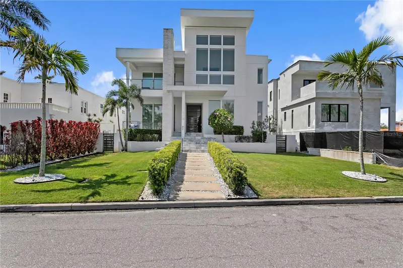110 Palmera Blvd Ne, FL