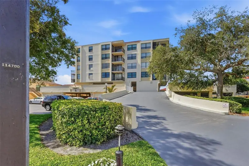 6180 Sun Blvd #307, FL