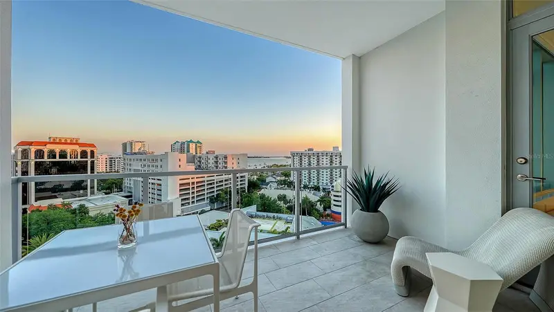 111 S Pineapple Ave #1013, FL