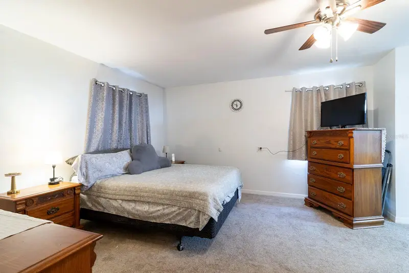 300 Sw Brighton Ct, FL