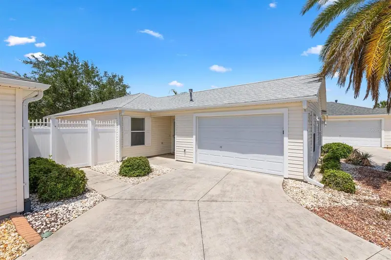 979 Smyrna St, FL