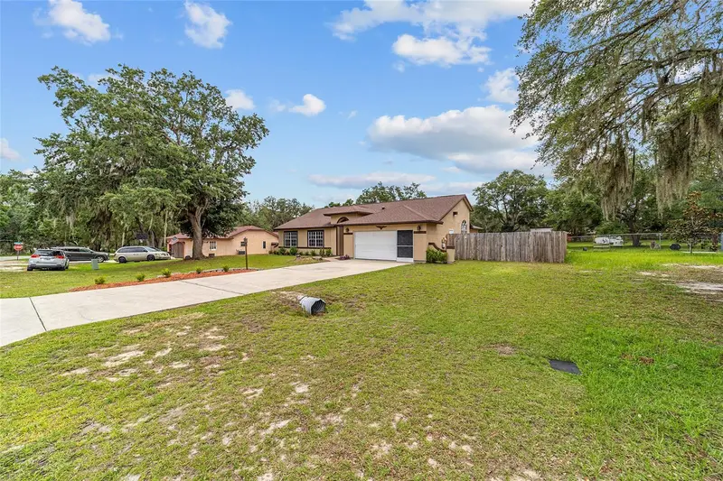 303 Oak Track Trail, FL