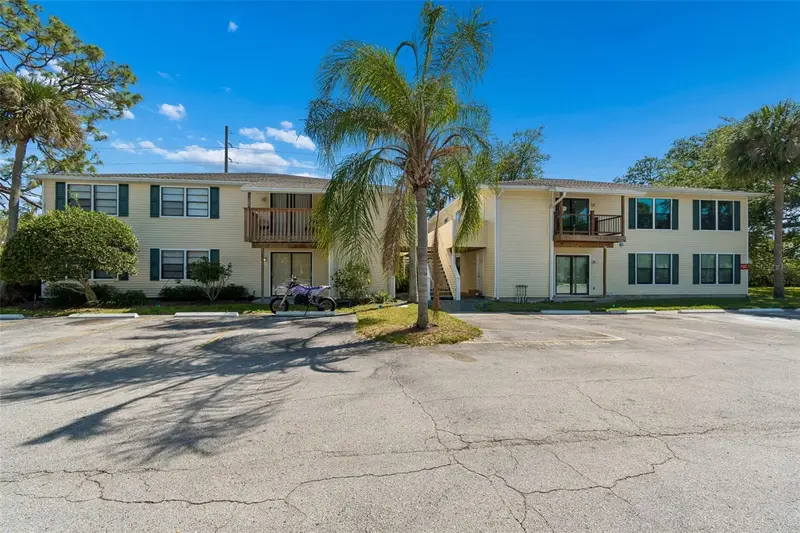 140 Hunter Lake Dr #8c, FL