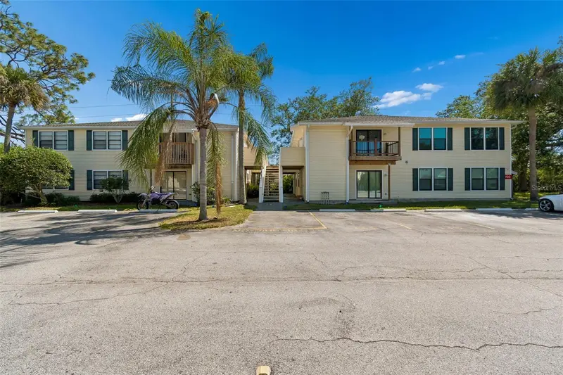 140 Hunter Lake Dr #8c, FL