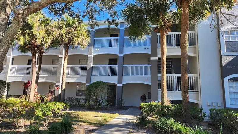 14013 Fairway Island Dr #427, FL