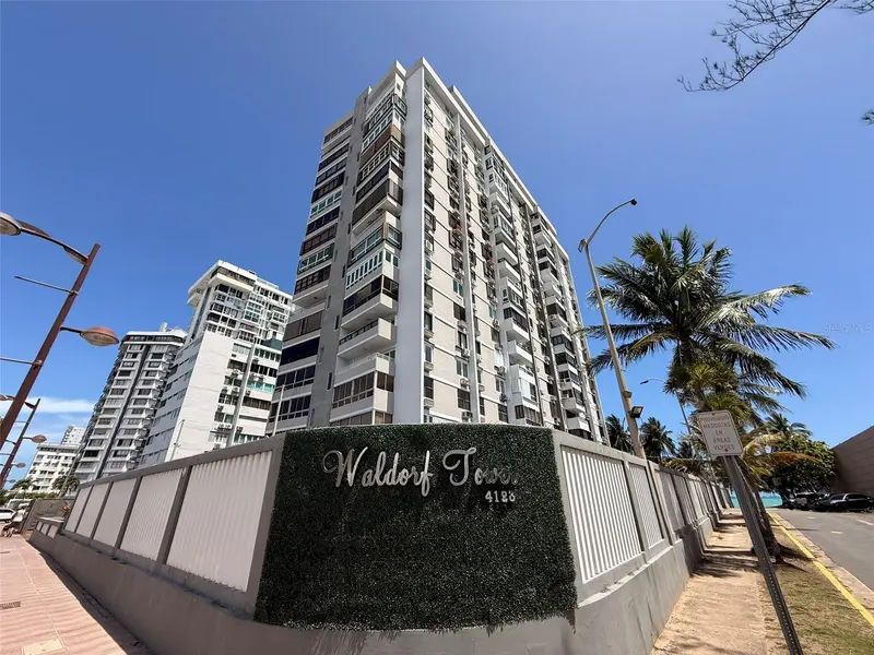 Waldorf Tower Ave. Isla Verde #804, PR
