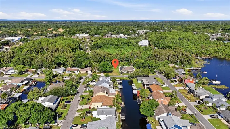 10 Freshwater Dr, FL