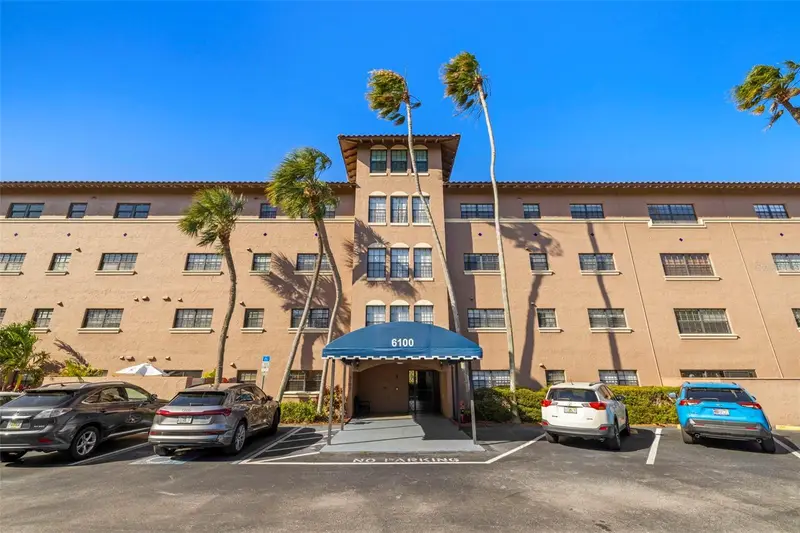 6100 Gulfport Blvd S #414, FL