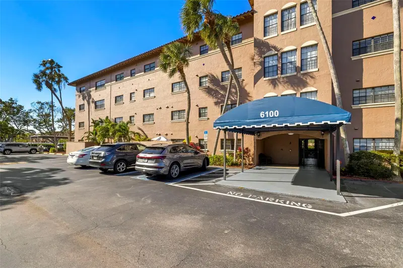 6100 Gulfport Blvd S #414, FL
