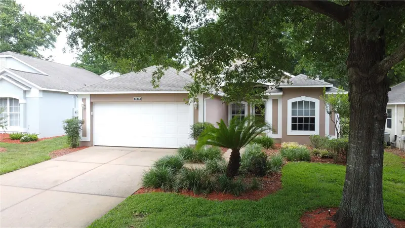 3675 Eversholt St, FL