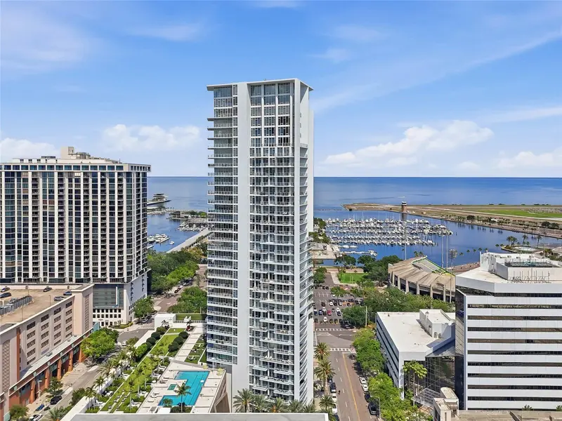175 1st St S #303, FL