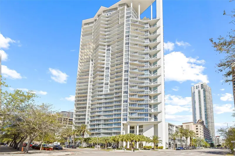 175 1st St S #303, FL