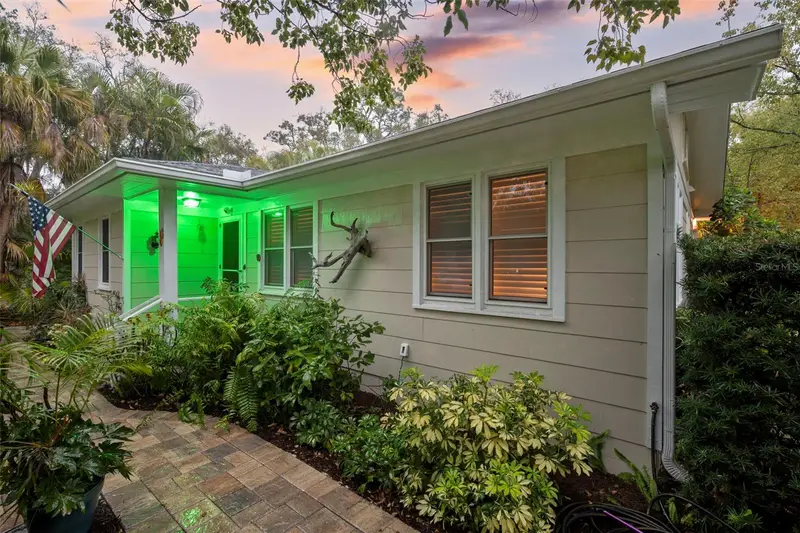 501 Broadway, FL