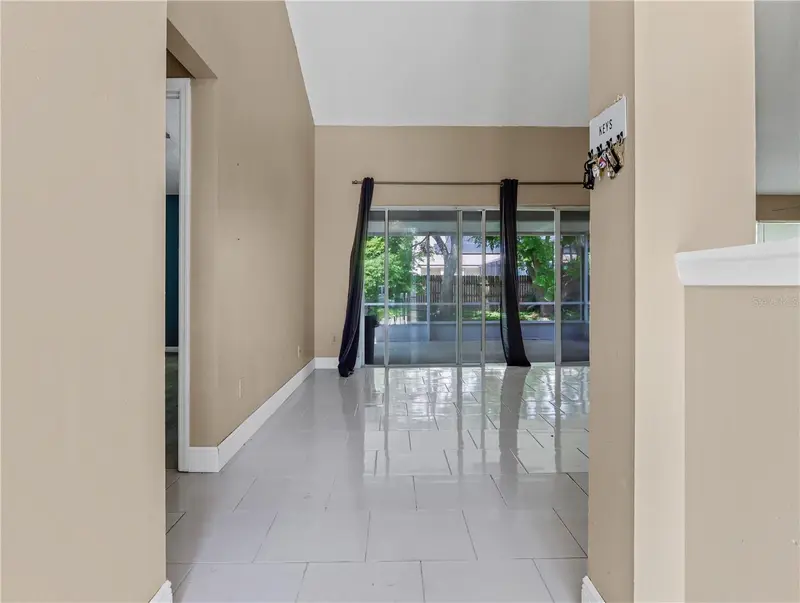 870 Lake Como, FL