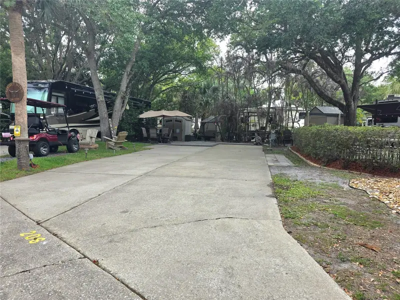 206 Longhorn Dr, FL