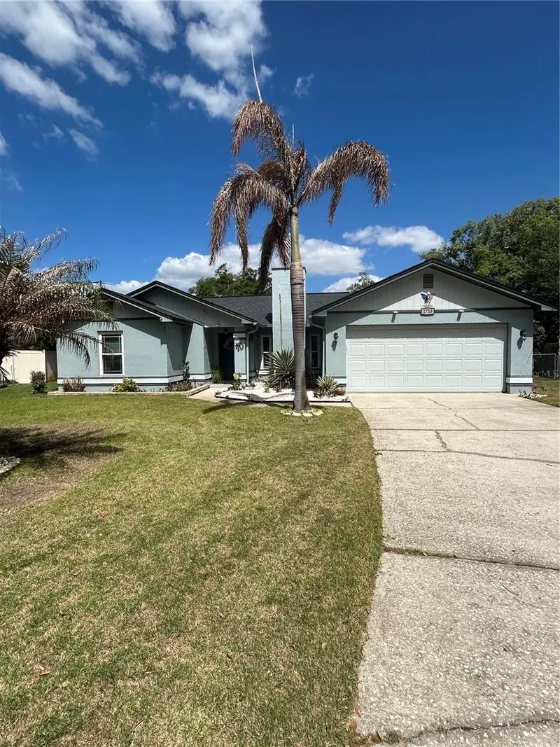 1715 Sandalwood Cir Sw, FL