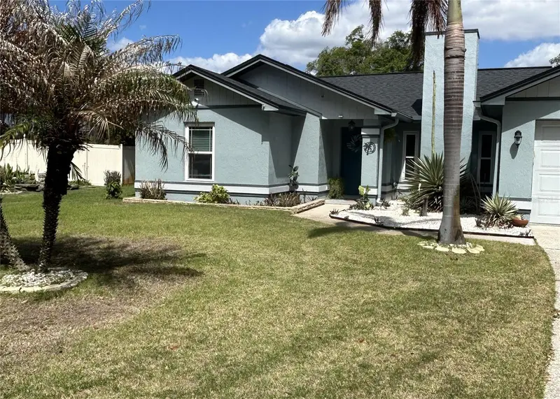 1715 Sandalwood Cir Sw, FL