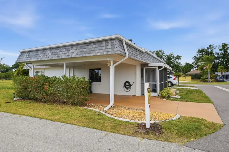 690 Circlewood Dr #W8, FL
