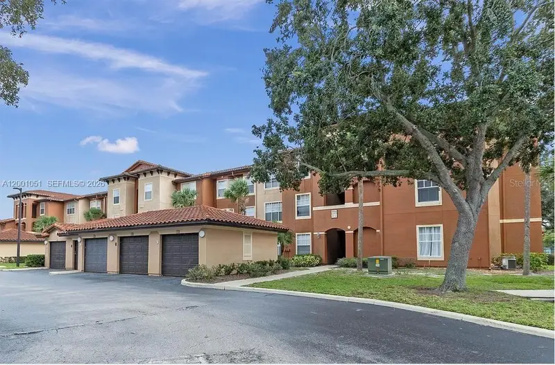 5554 Metrowest Blvd #4-211, FL