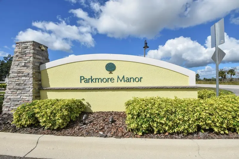 831 Oak Hollow Loop, FL