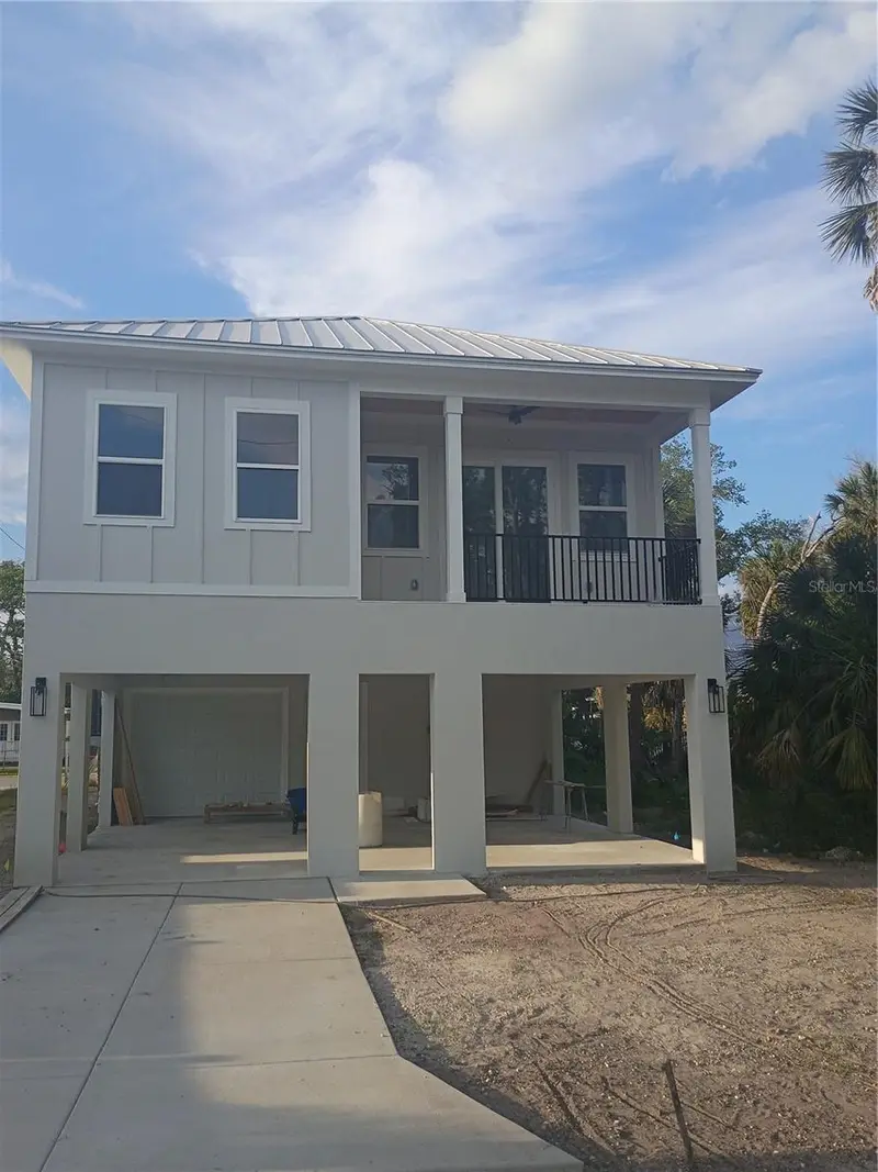 158 E Spruce St, FL