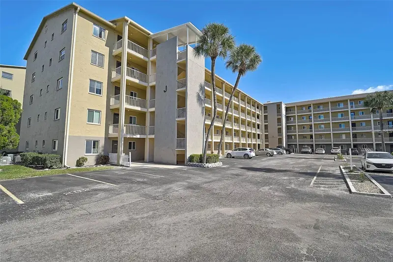 3621 Lake Bayshore Dr #J-403, FL