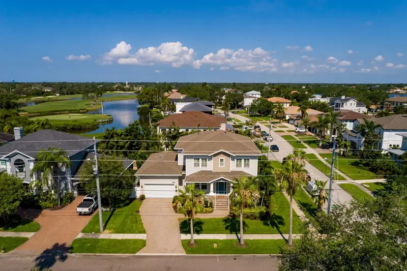 852 Cordova Blvd Ne, FL