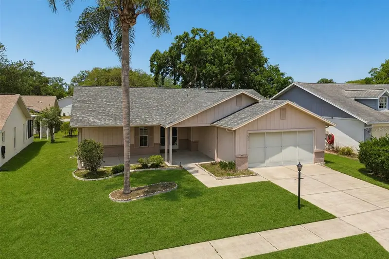 4643 Sandpointe Dr, FL