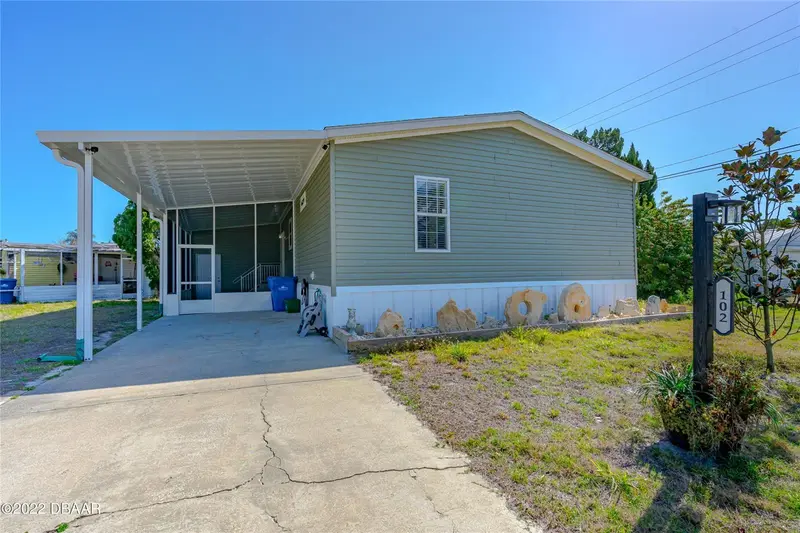 102 Ash St, FL