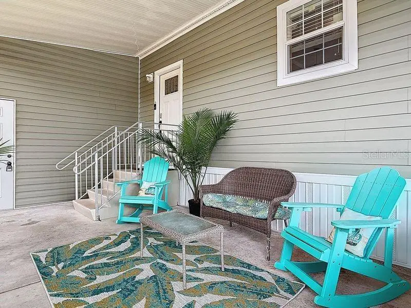 102 Ash St, FL