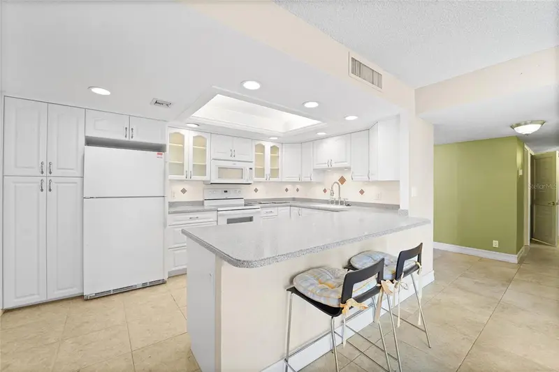 220 Belleview Blvd #601, FL