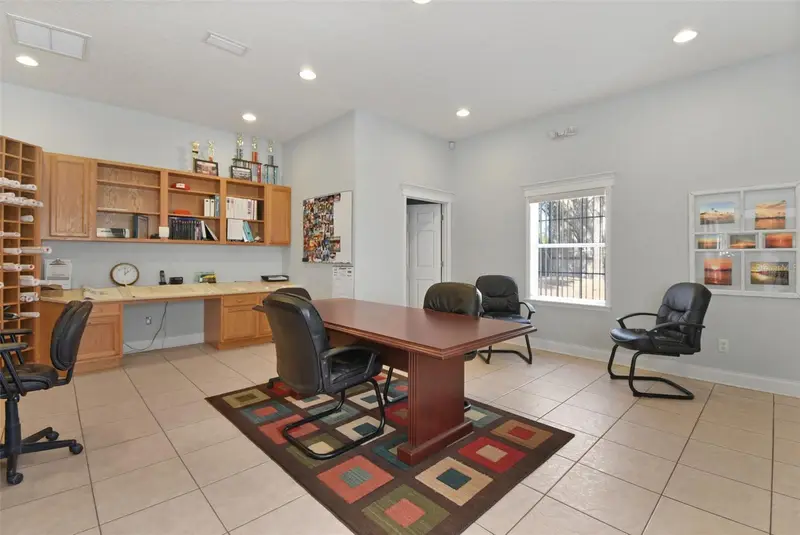 2071 Dobbs Rd, FL