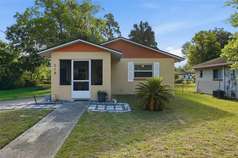 218 S East St, FL